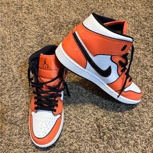 Jordan 1’s Mid Orange/White color way, 10’5